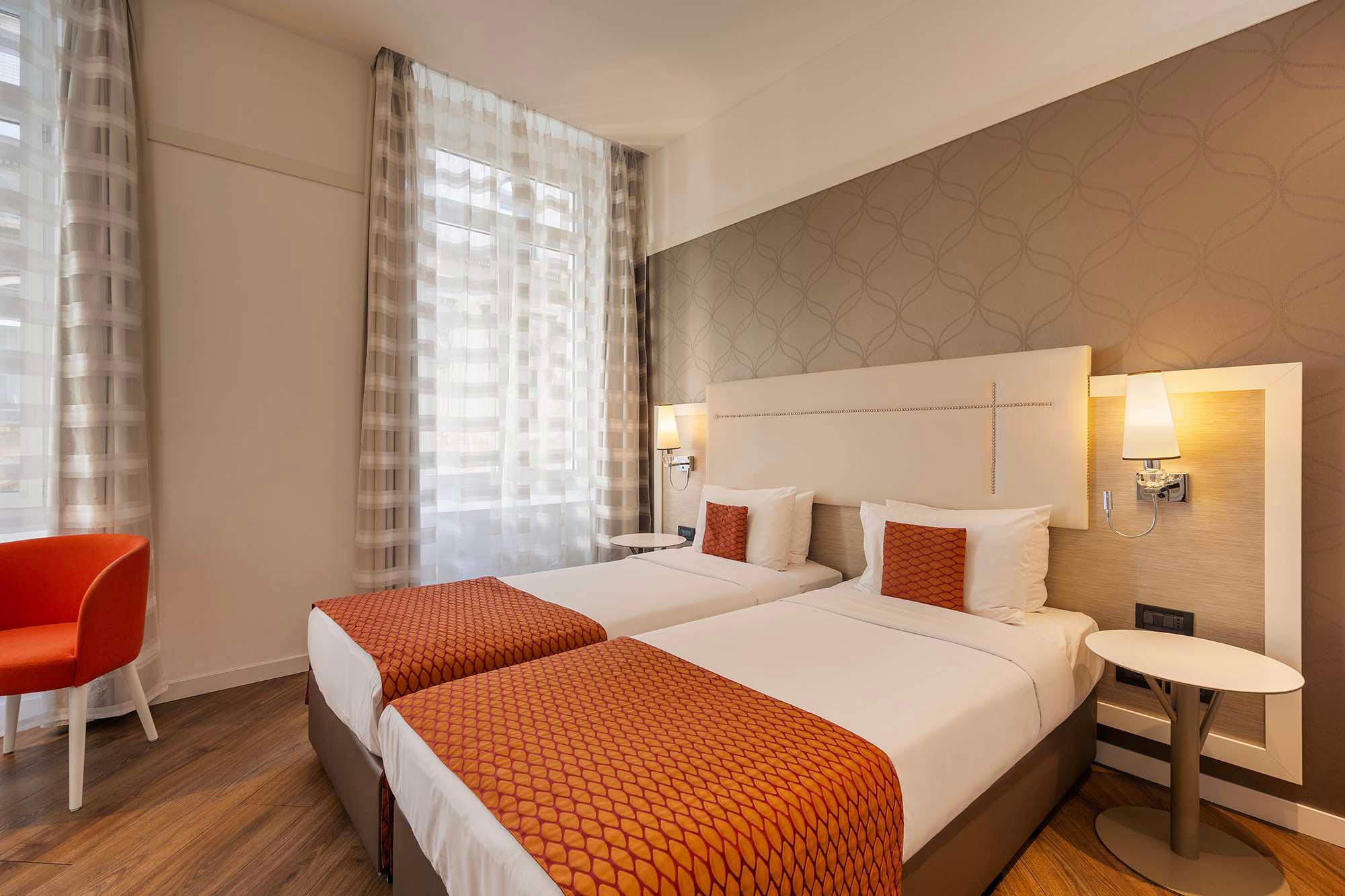 Фото Ikonik Parlament