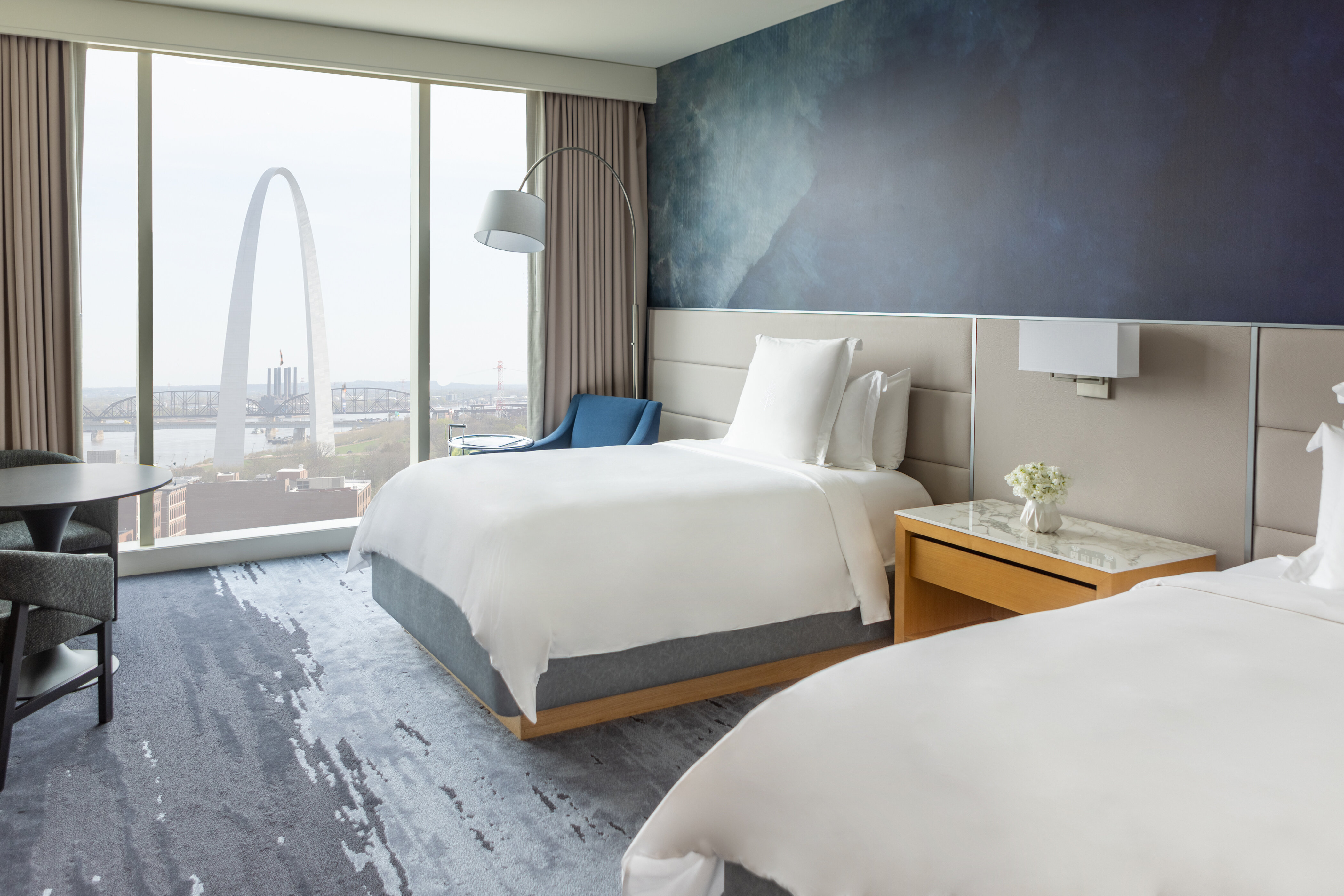 Фото Four Seasons Hotel St Louis