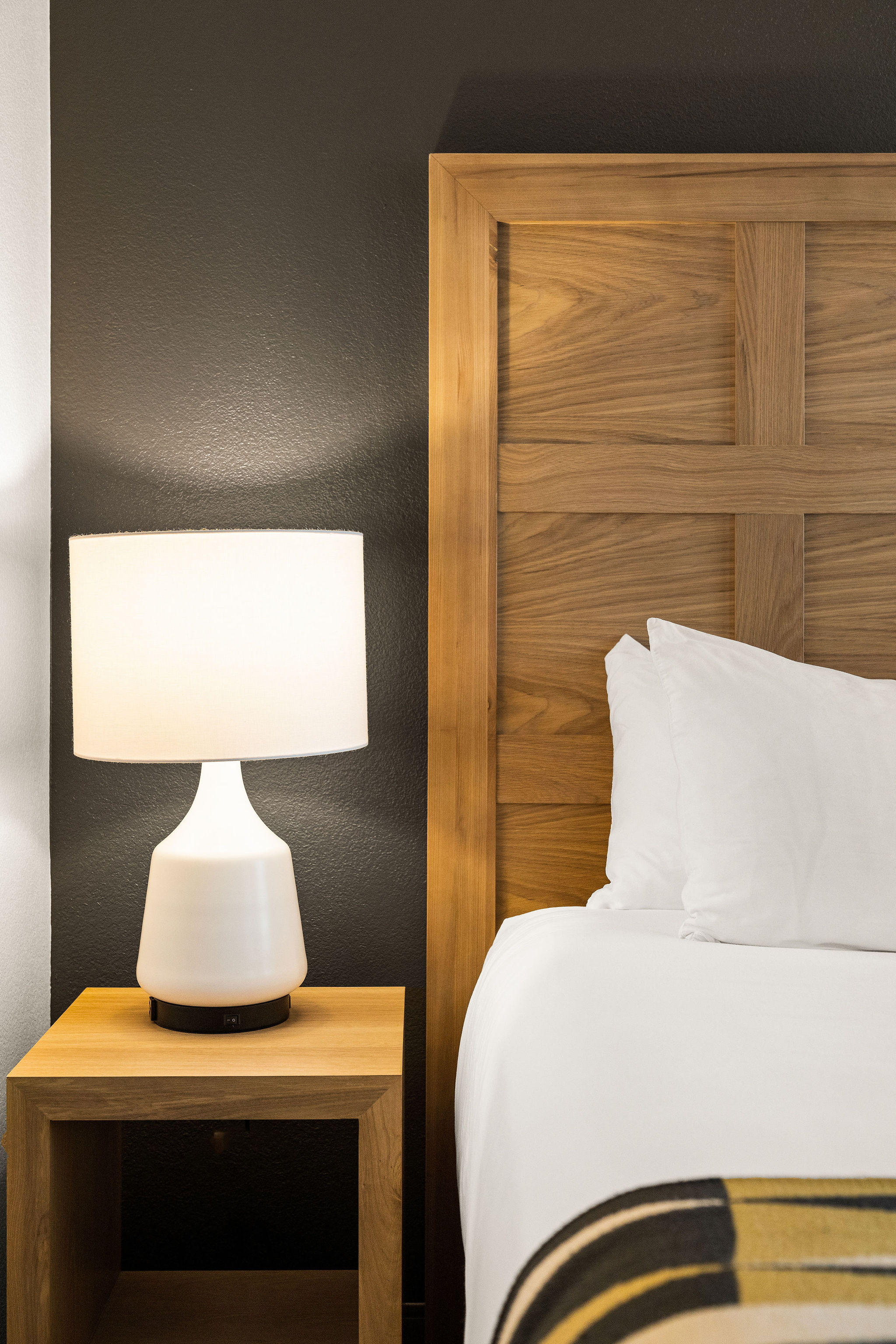 Фото Oxford Suites Redding