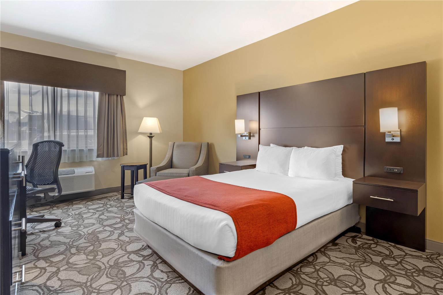 Фото Best Western Plus Plaza by the Green