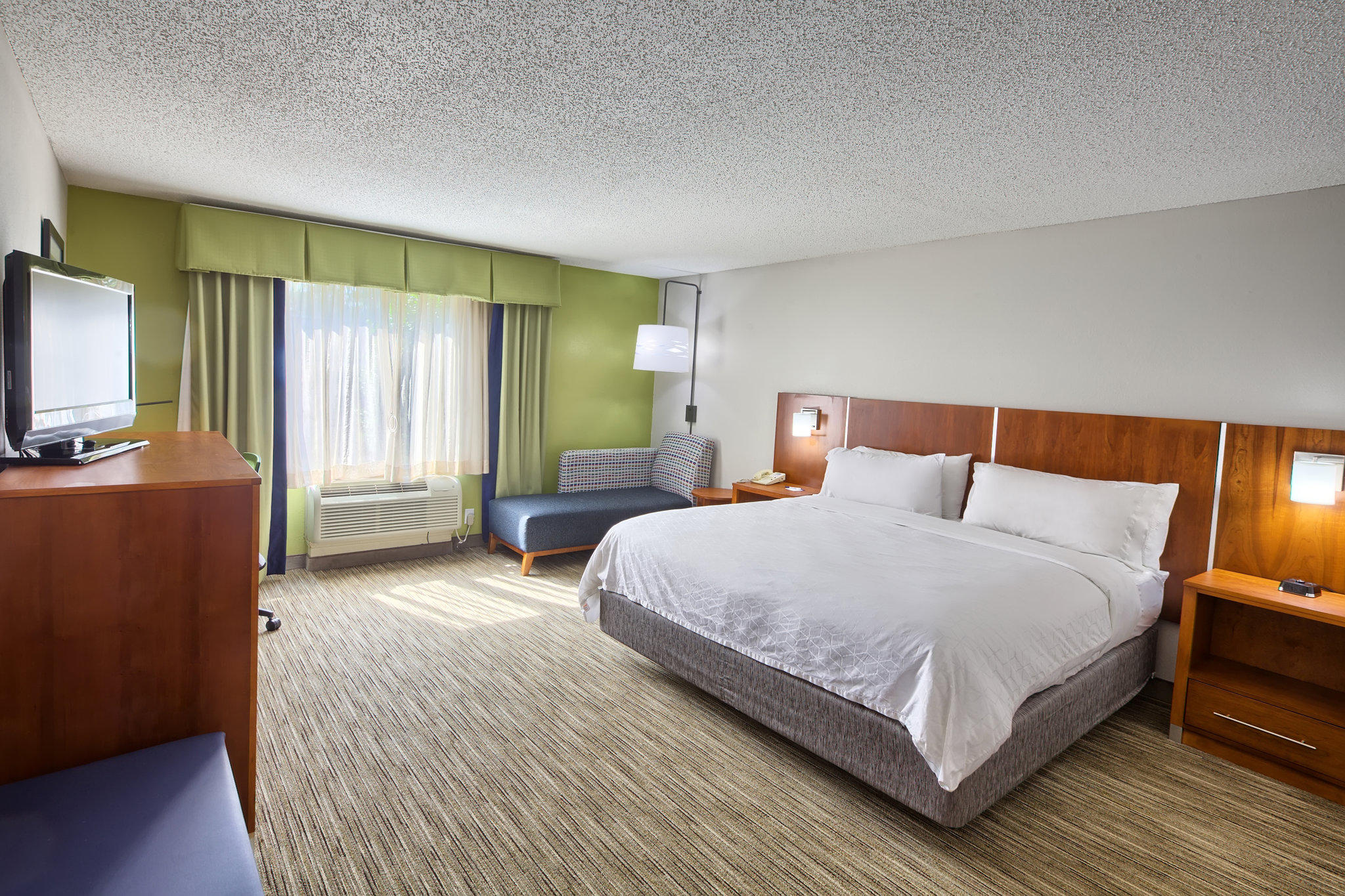 Фото Holiday Inn Express Hotel & Suites Raleigh-Wakefield, an Ihg Hotel