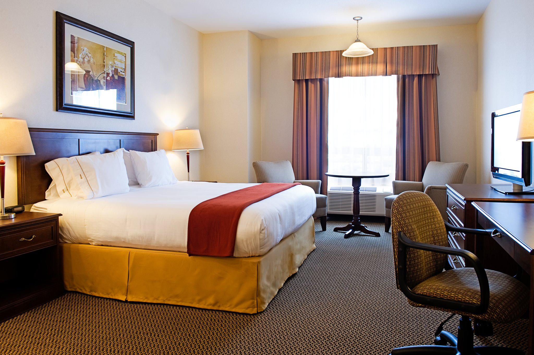Фото Holiday Inn Express & Suites Drayton Valley