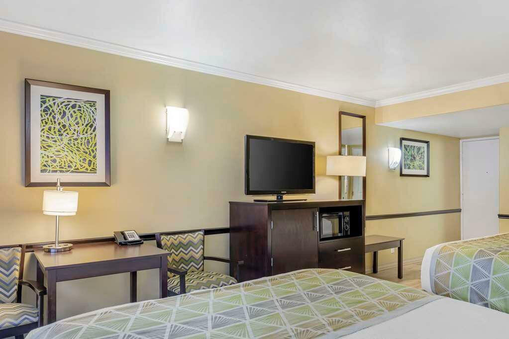 Фото Best Western Canoga Park Motor Inn