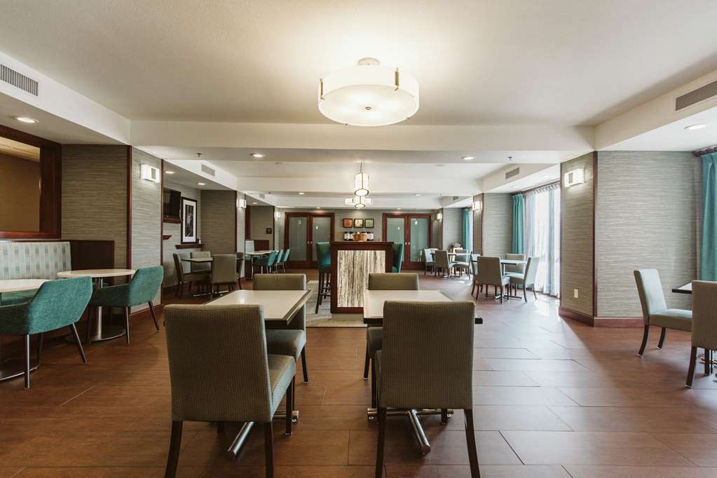 Фото Hampton Inn Bismarck