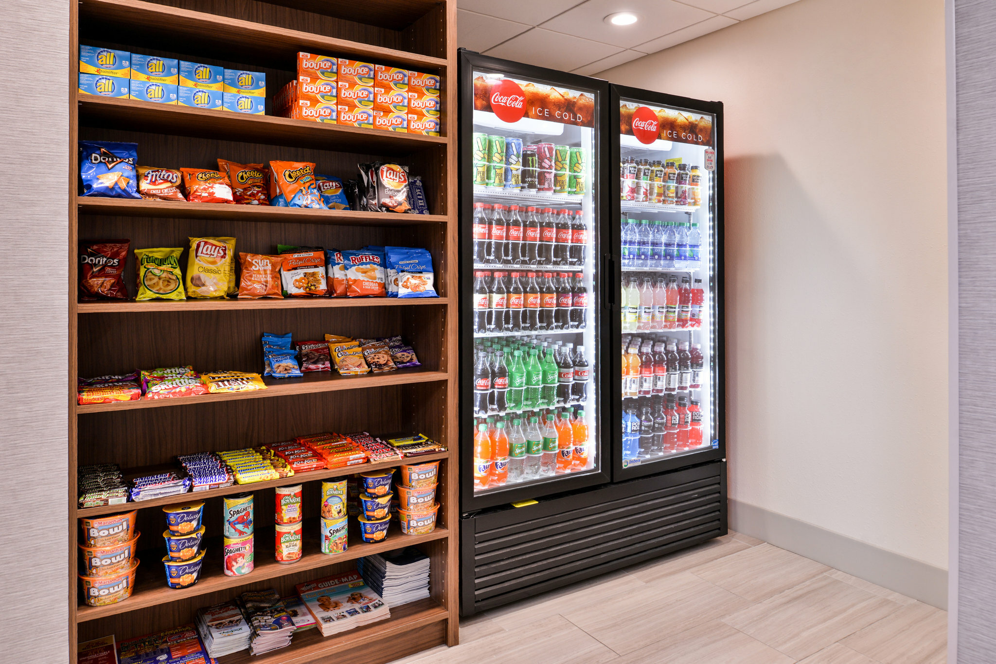 Фото Holiday Inn Express Tampa N I-75 - University Area, an Ihg Hotel