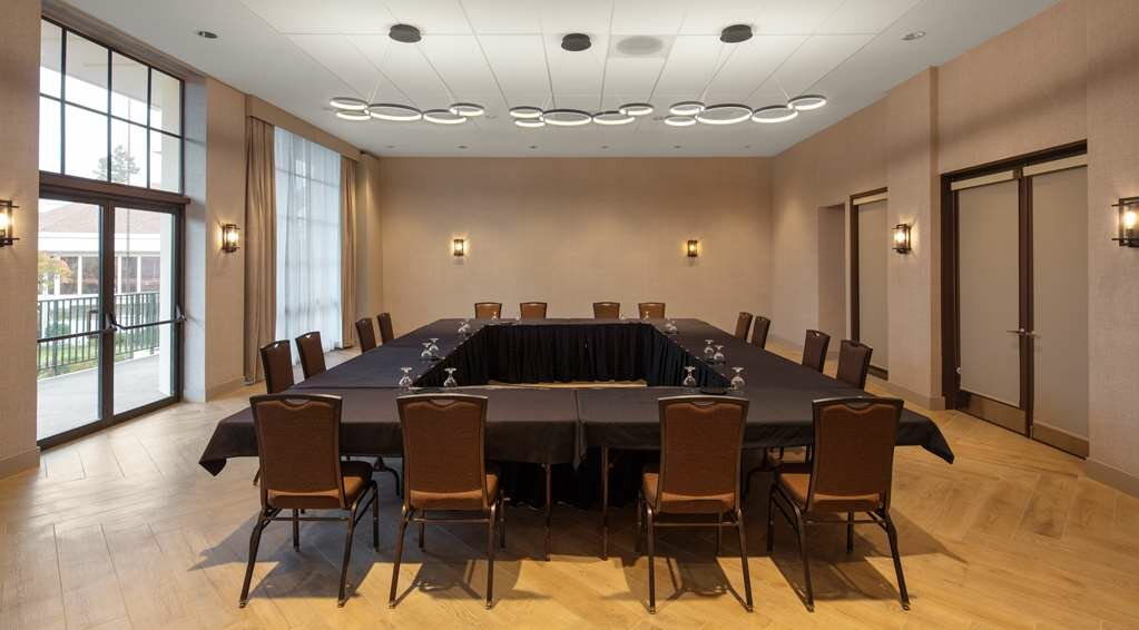 Фото Doubletree by Hilton Sacramento