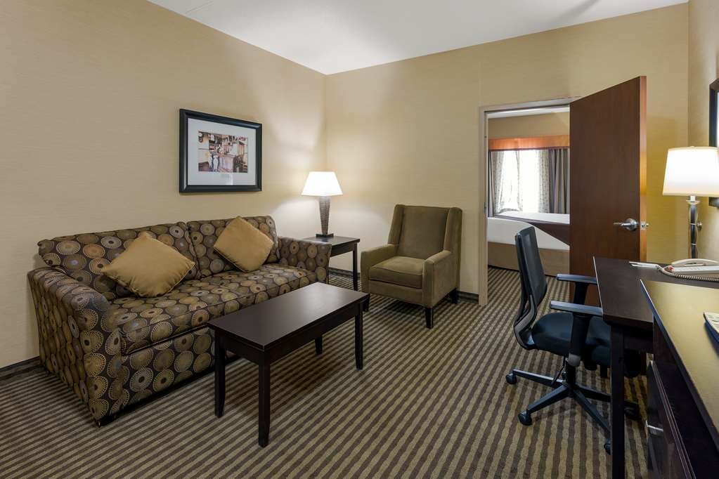 Фото Best Western Sunrise Inn & Suites