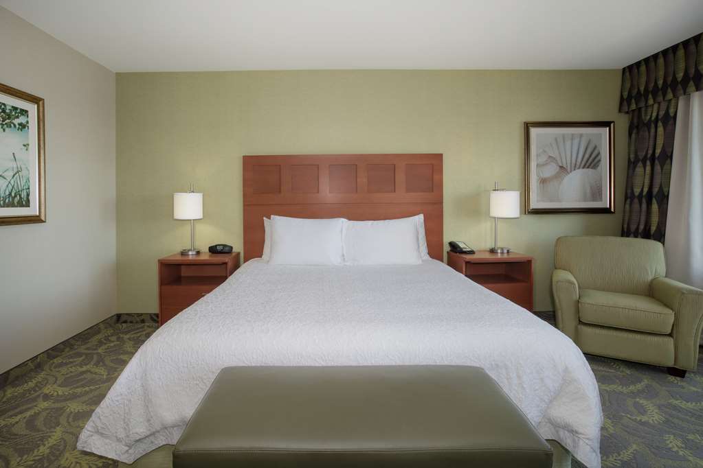 Фото Hampton Inn and Suites Astoria