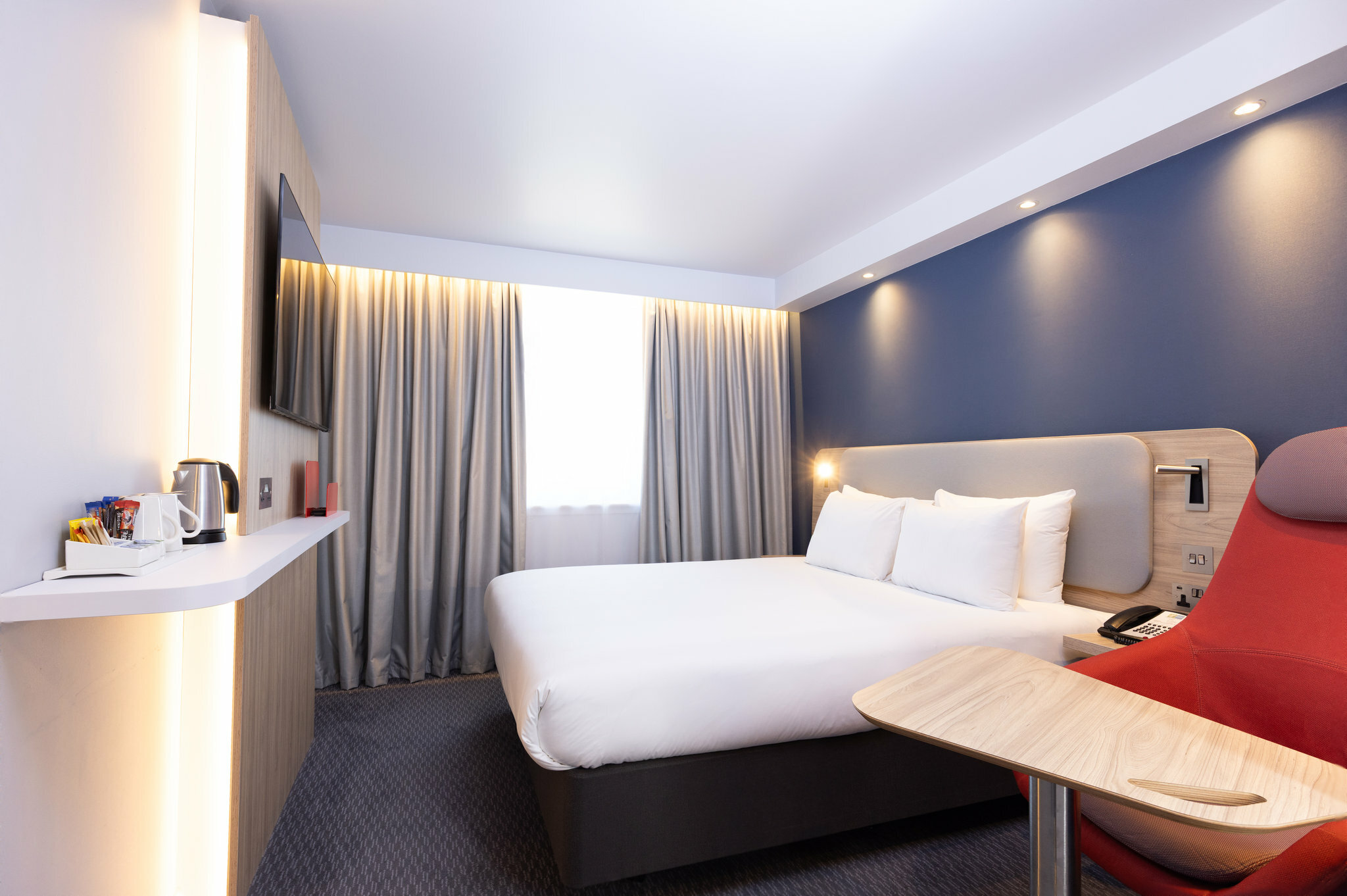 Фото Holiday Inn Express Windsor, an Ihg Hotel