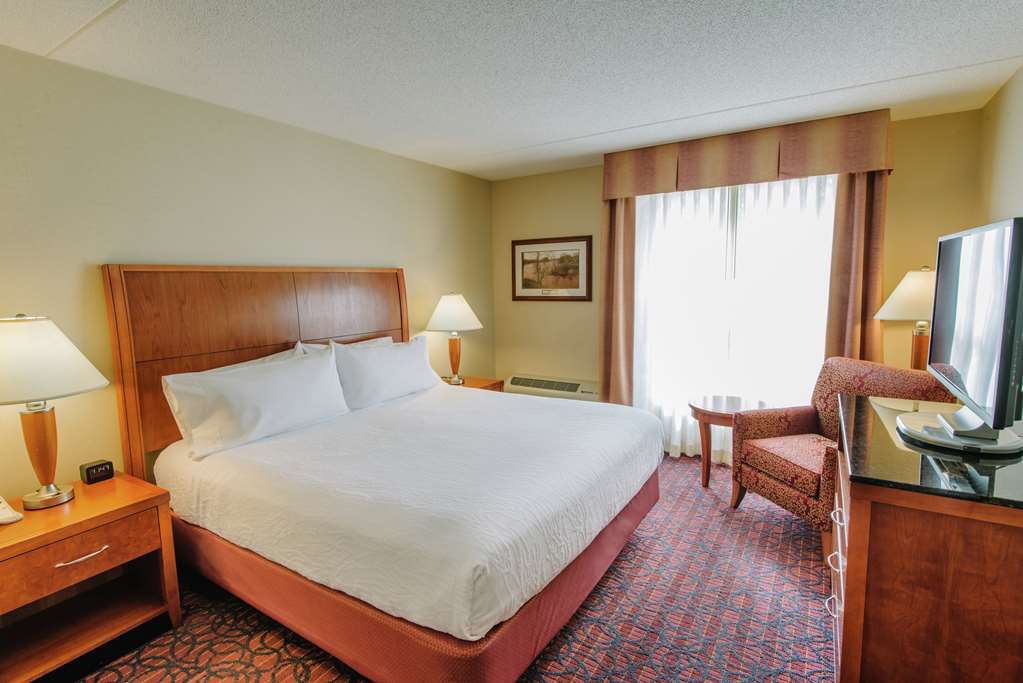 Фото Hilton Garden Inn Manchester Downtown