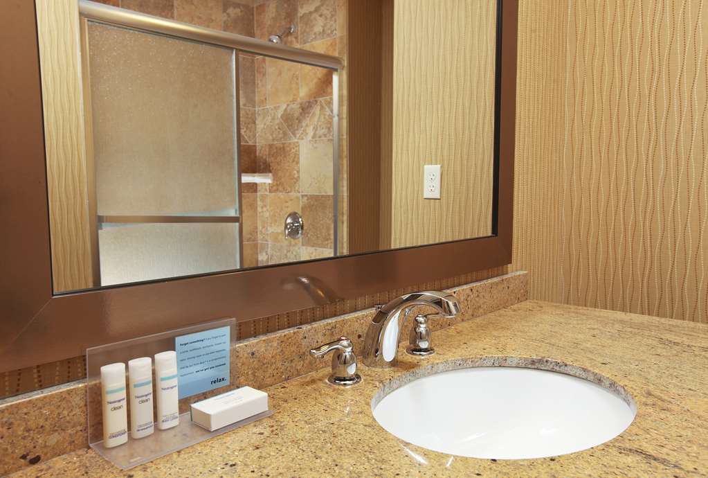 Фото Hampton Inn & Suites by Hilton Fargo Medical Center