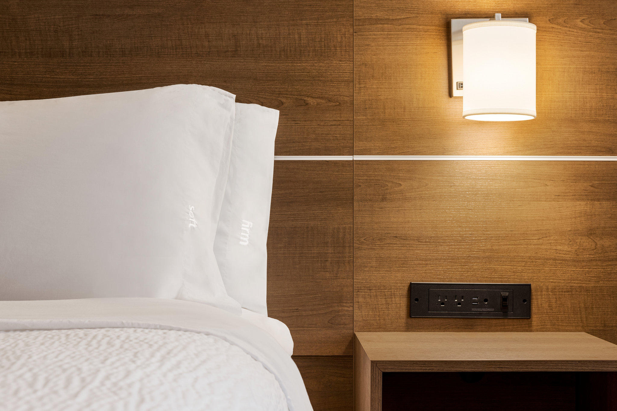 Фото Holiday Inn Express Vancouver-Metrotown