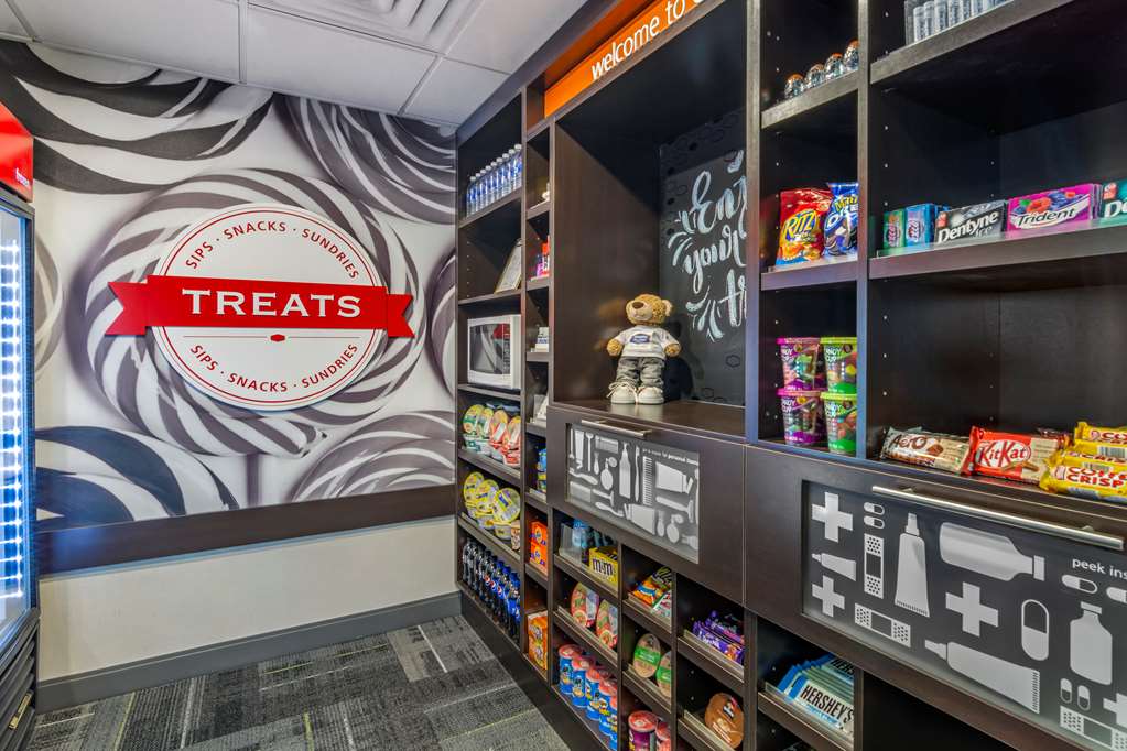 Фото Hampton Inn & Suites Edmonton West