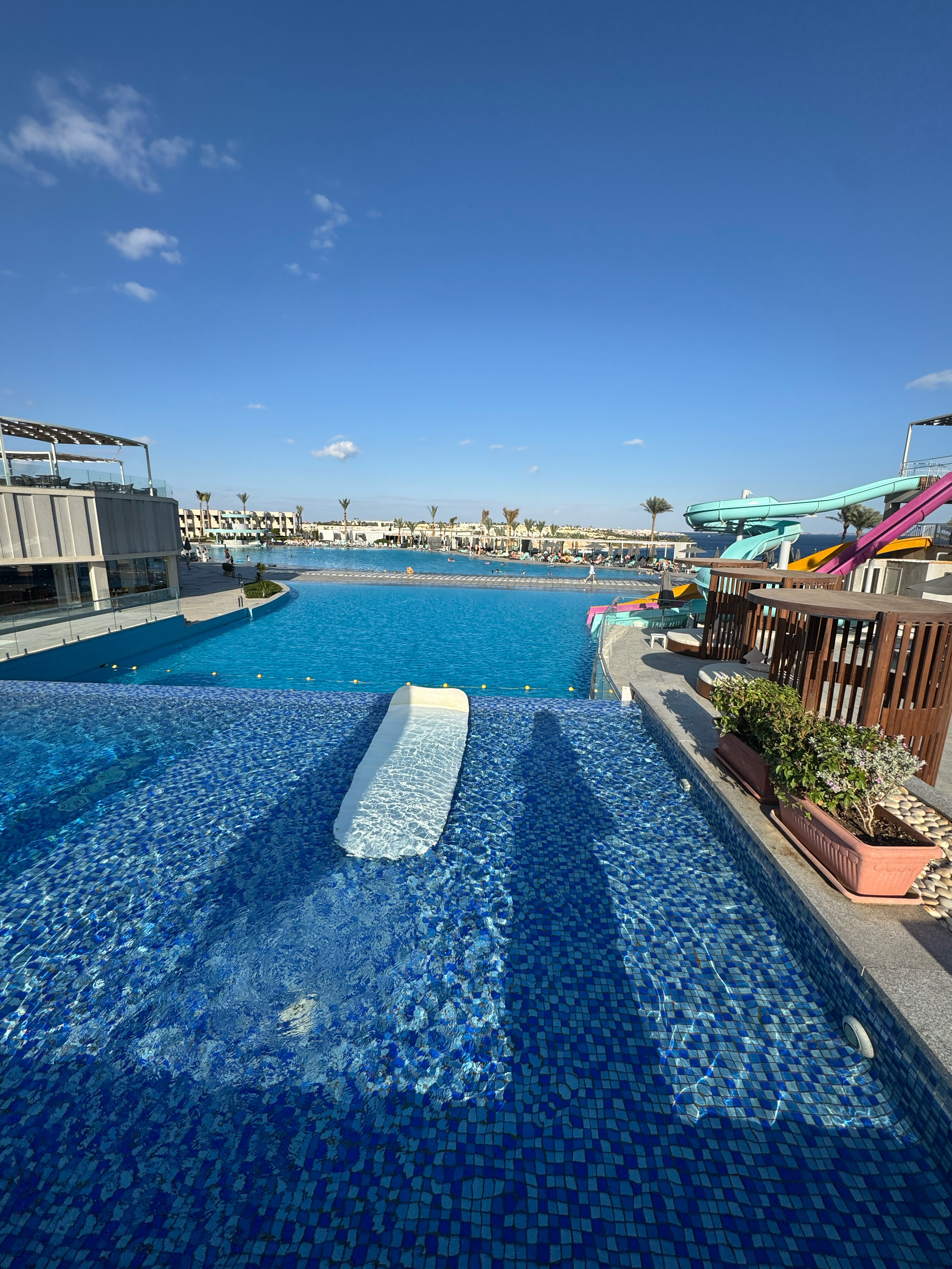 Фото V Hotel