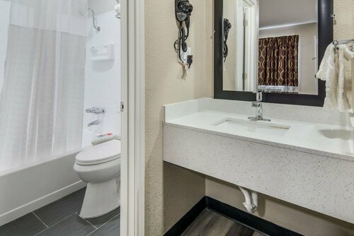 Гостиница Econo Lodge Waco North I-35 в Лейси-Лейквью