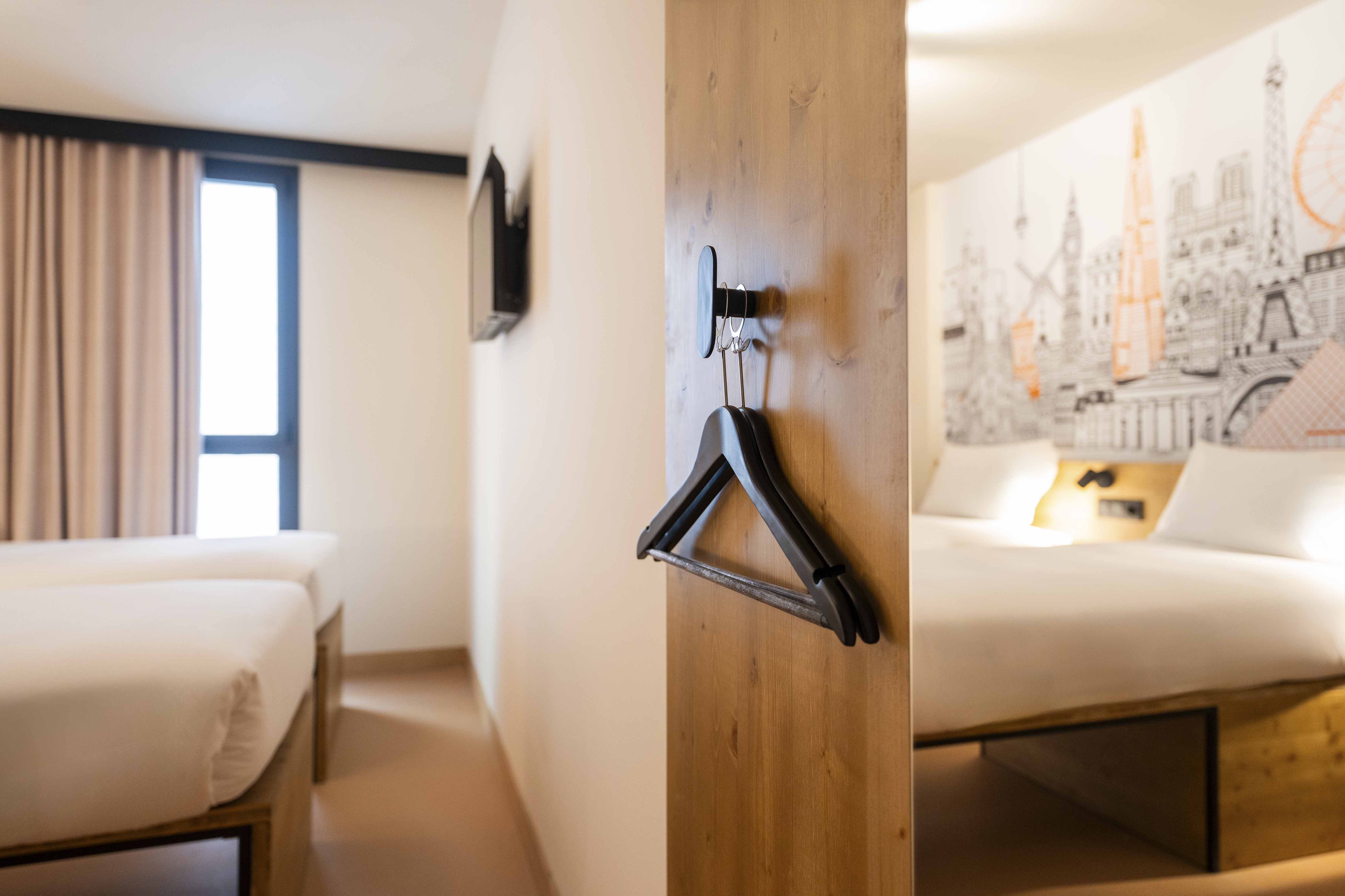 Фото EasyHotel Valencia Ciutat Vella