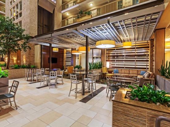 Фото Embassy Suites Hotel Dallas Market Center