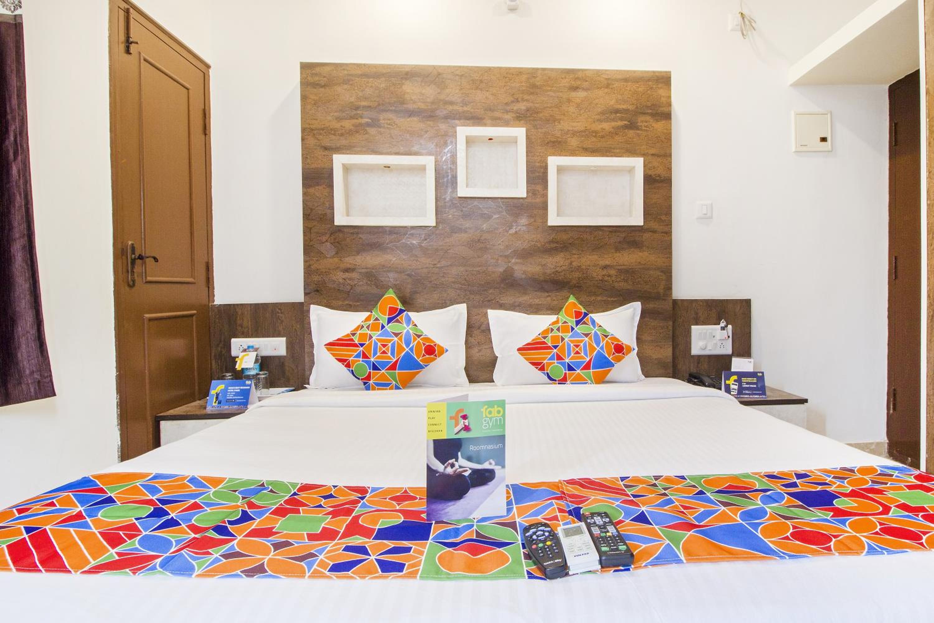 Фото FabHotel Corporate Crown II Koramangala