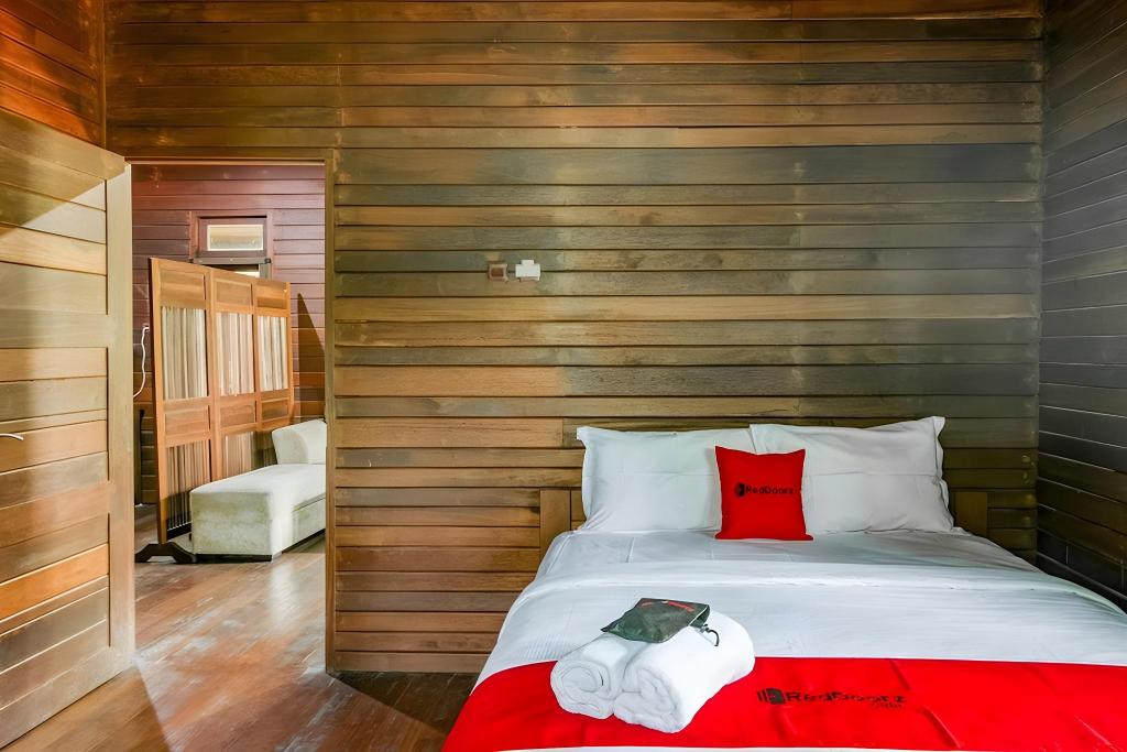 Фото RedDoorz Resort @ Taman Wisata Mangrove