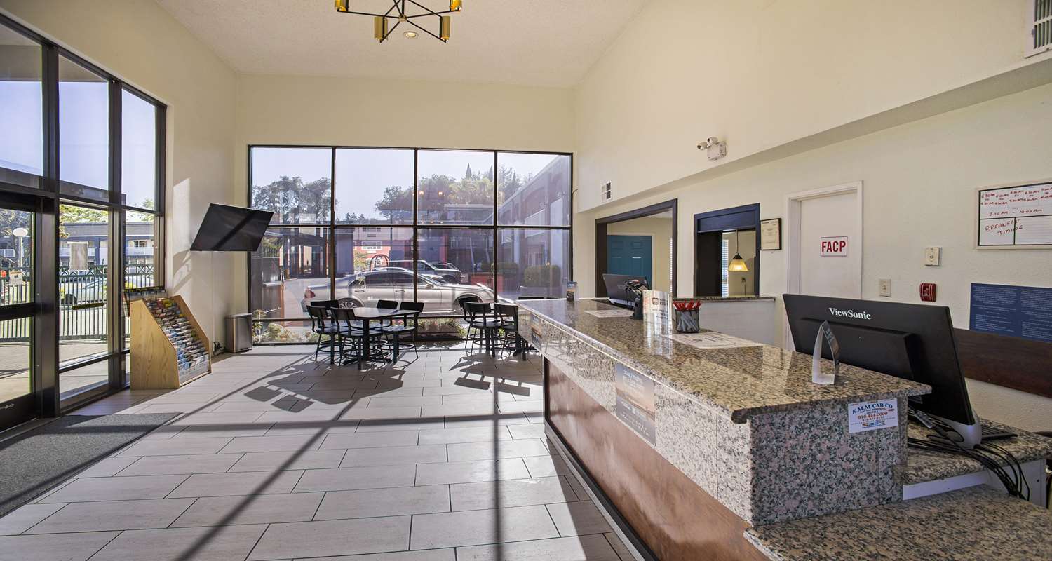 Фото SureStay Plus Hotel by Best Western Sacramento North