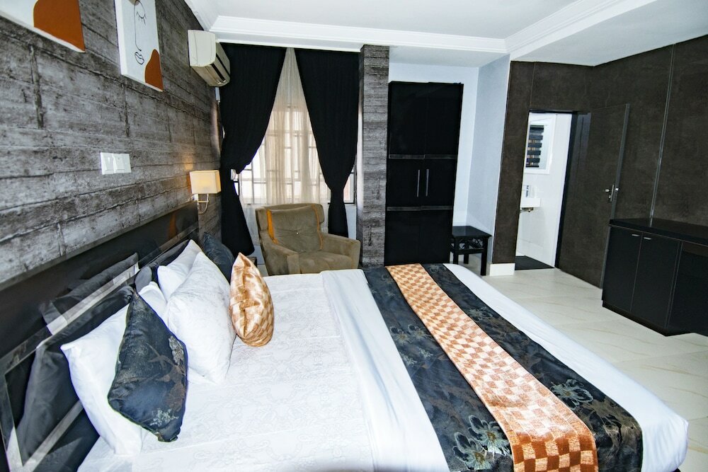 Фото Newland Luxury Apartments
