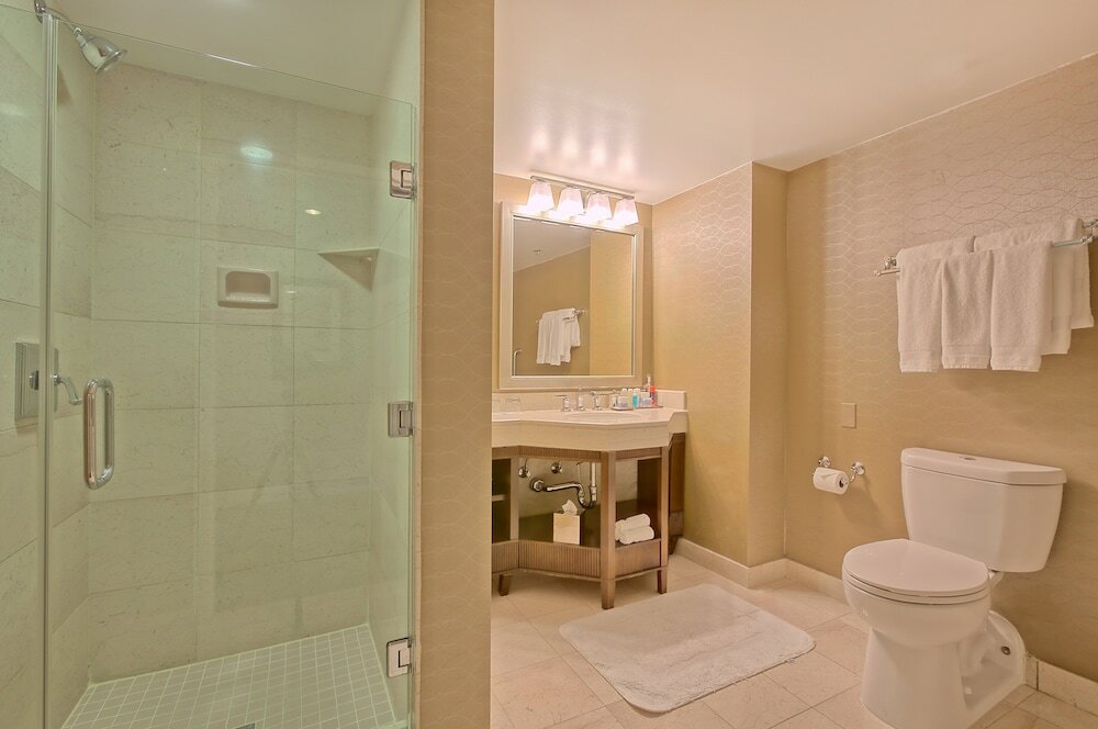 Фото Omni Los Angeles Hotel at California Plaza