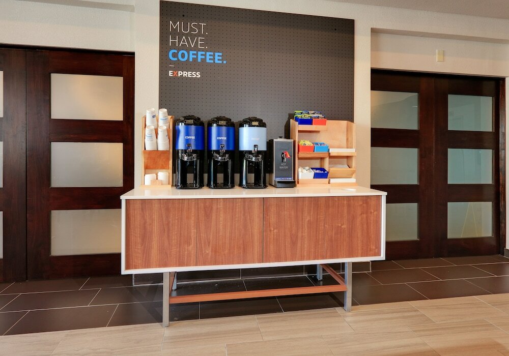 Фото Holiday Inn Express & Suites Austin Round Rock, an Ihg Hotel
