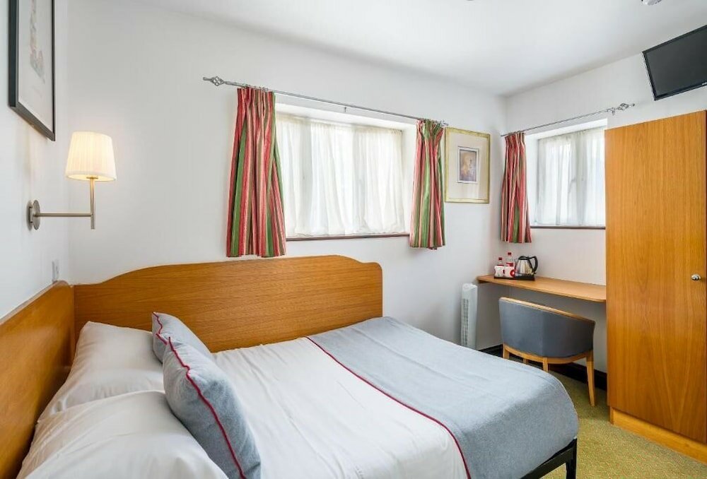 Фото Oyo Abbey Hotel, London Shepherd's Bush Market