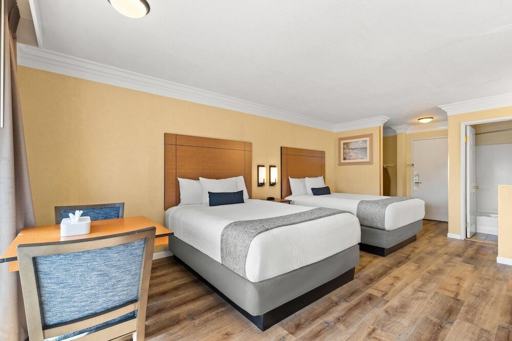 Фото Travelodge by Wyndham San Clemente Beach