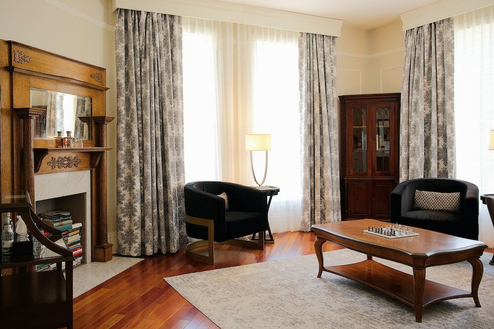 Фото The Oxford Hotel