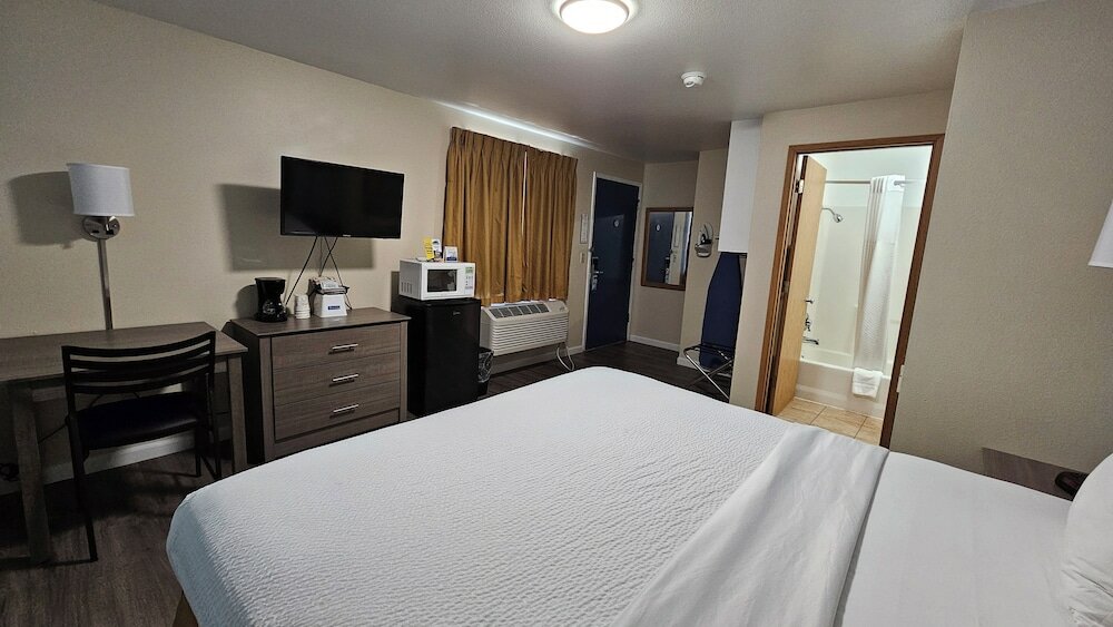 Фото Travelodge by Wyndham Wenatchee