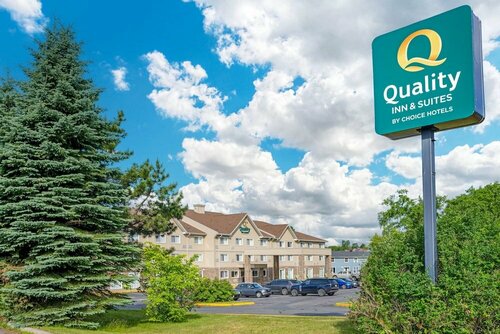 Внешний вид отеля Quality Inn & Suites Bathurst в Приходе Батерсте, фото 3