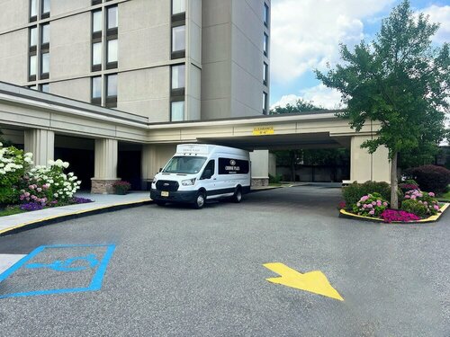 Гостиница Crowne Plaza Newark Airport, an Ihg Hotel в Элизабет