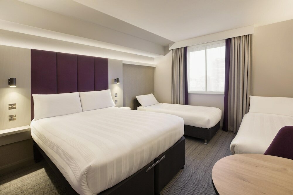 Фото Holiday Inn Express London - Newbury Park, an Ihg Hotel