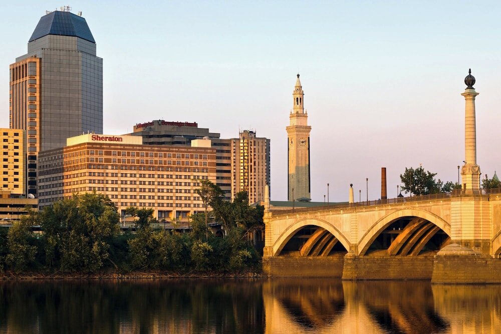 Фото Sheraton Springfield Monarch Place Hotel