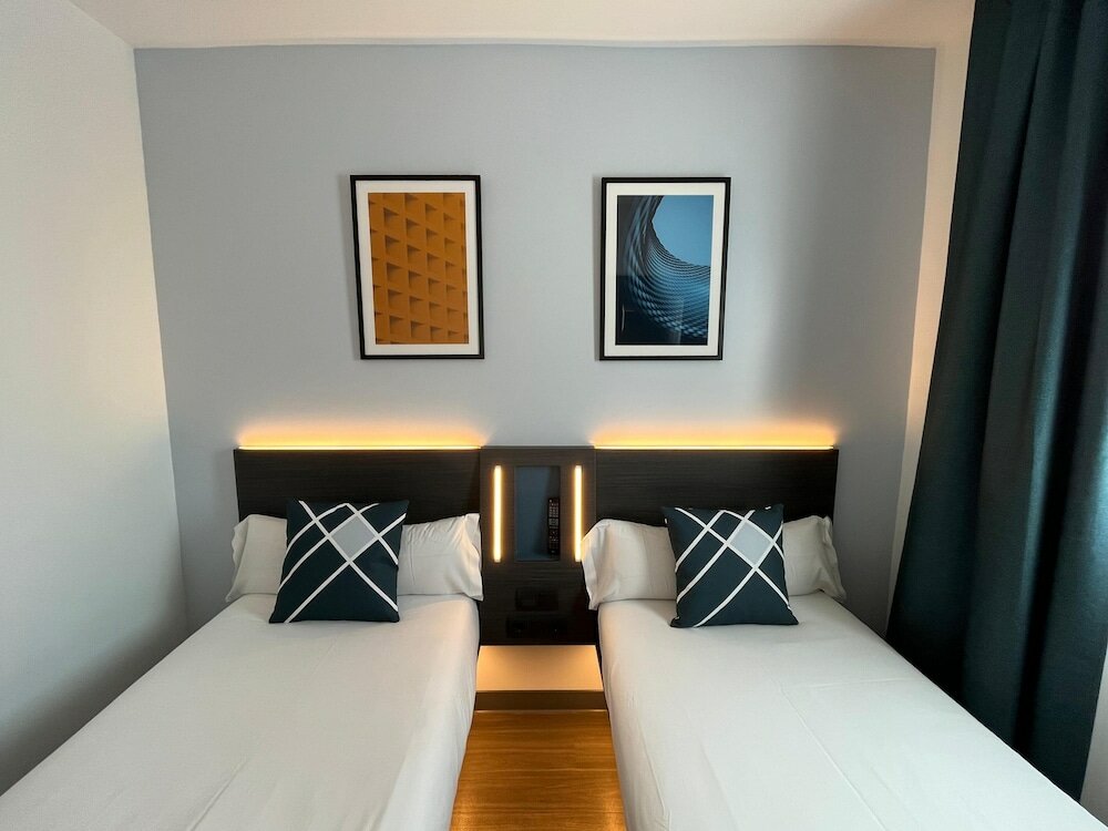 Фото EasyHotel Málaga City Centre