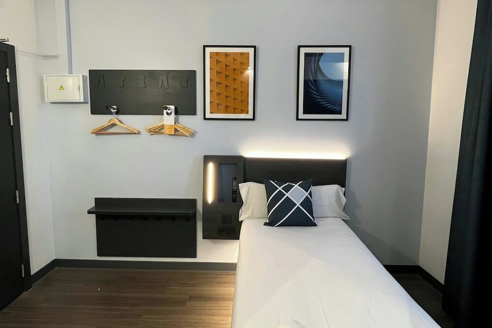 Фото EasyHotel Málaga City Centre