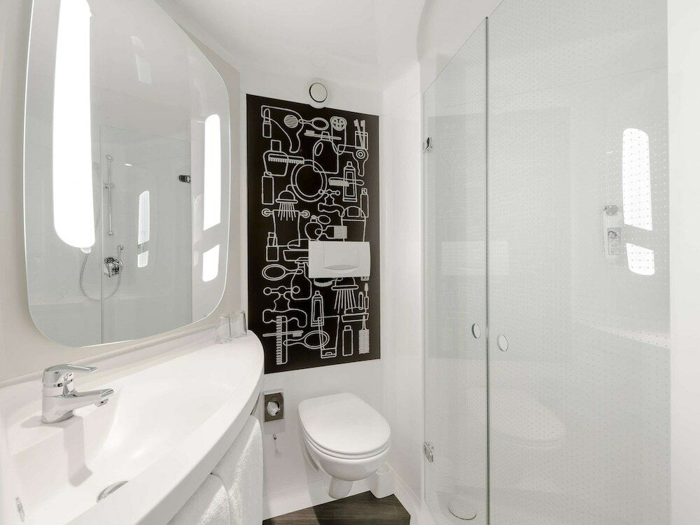 Фото B&b Hotel Wuppertal-City