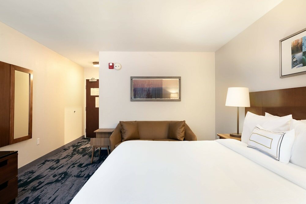 Фото Fairfield Inn by Marriott Savannah Airport
