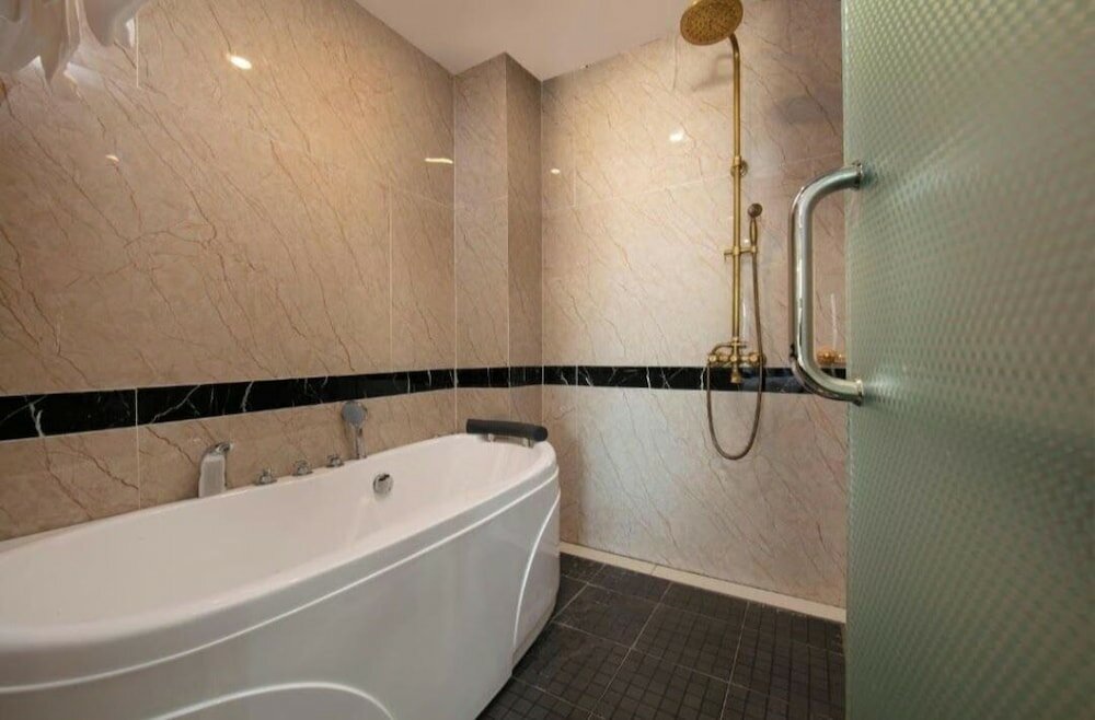 Фото Azalea Parkview Hotel