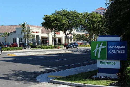 Внешний вид отеля Holiday Inn Express Ft. Lauderdale Cruise-Airport, an Ihg Hotel в Форт-Лодердейле, фото 2