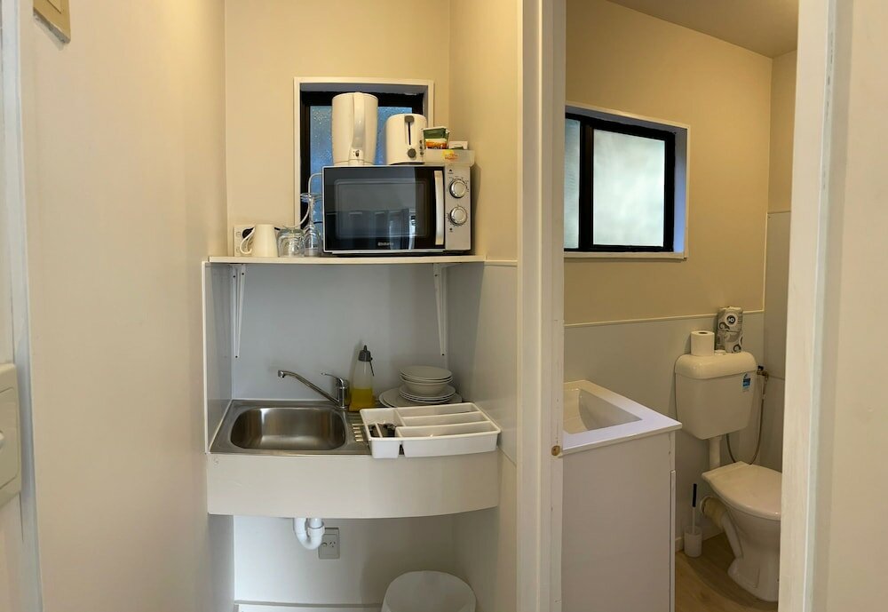 Фото Rayland Epsom Motel