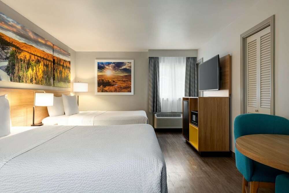Фото Days Inn by Wyndham Worland