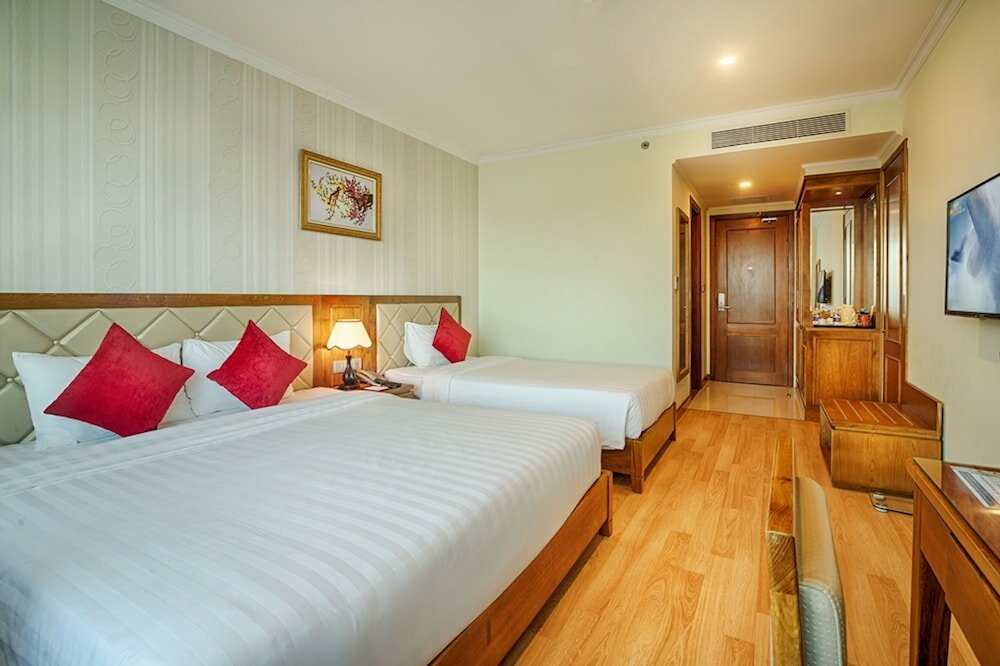 Фото Serene Beach Hotel Danang