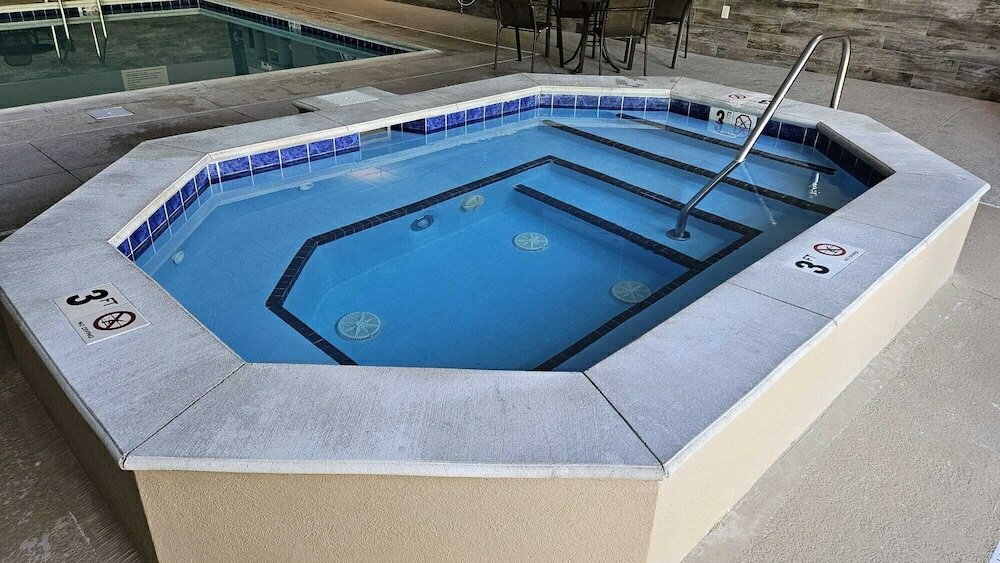 Фото Hotel Lotus Kansas City Merriam