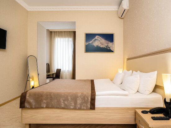 Фото Rustaveli Palace