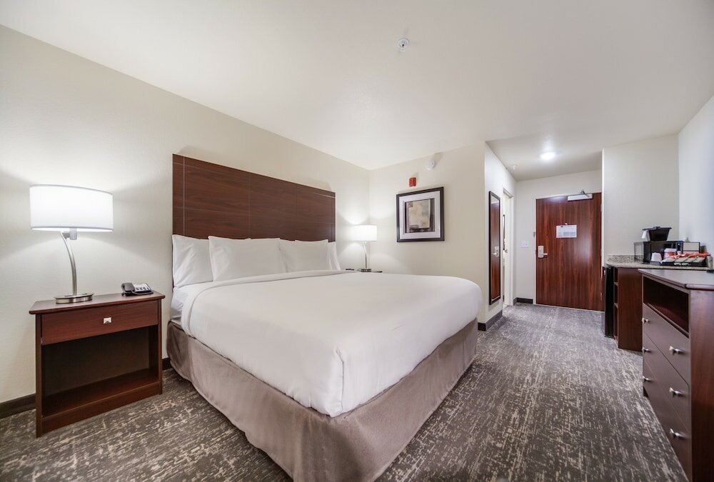 Фото Cobblestone Hotel & Suites - Two Rivers
