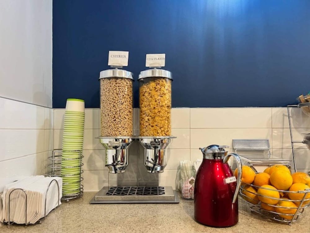 Фото Econo Lodge Motel Village