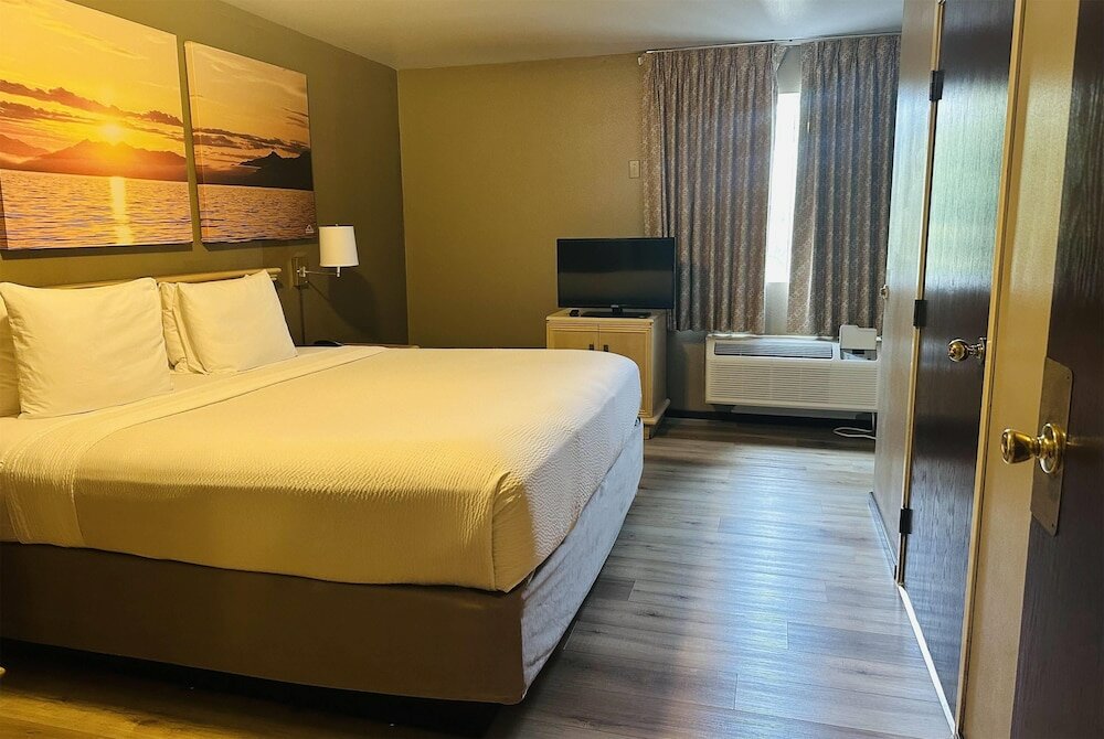 Фото Days Inn by Wyndham Seatac Airport