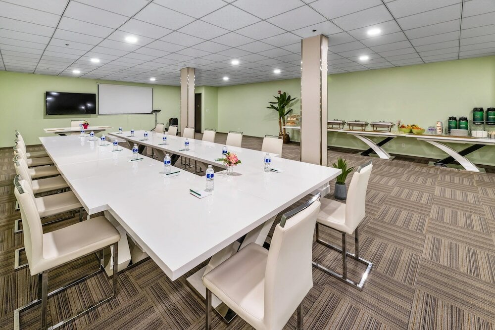 Фото Quality Inn Sunshine Suites